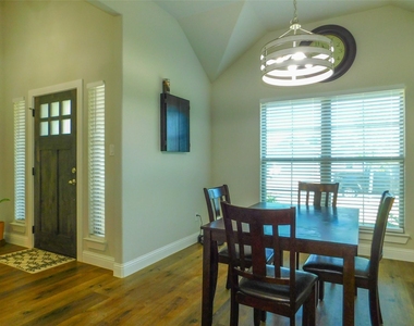 117 Maverick Lane - Photo Thumbnail 6