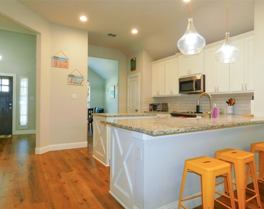 117 Maverick Lane - Photo Thumbnail 9