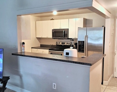 4334 Nw 9th Avenue - Photo Thumbnail 4