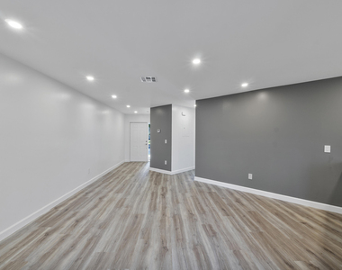 273 Nw 36th Avenue - Photo Thumbnail 3