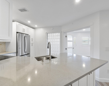 273 Nw 36th Avenue - Photo Thumbnail 5