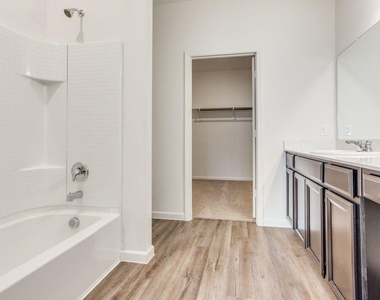 212 Briar Cove - Photo Thumbnail 7
