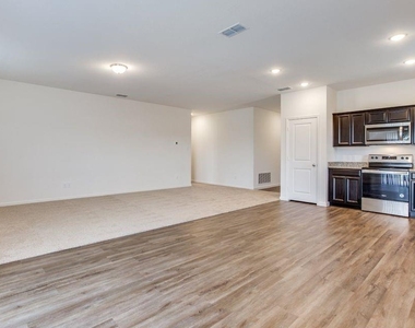 212 Briar Cove - Photo Thumbnail 4