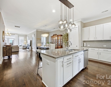863 Academy Street - Photo Thumbnail 4
