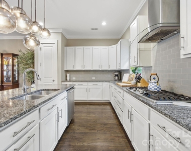 863 Academy Street - Photo Thumbnail 3