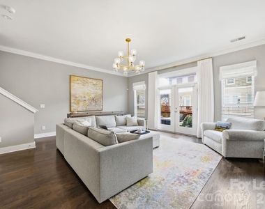 863 Academy Street - Photo Thumbnail 8