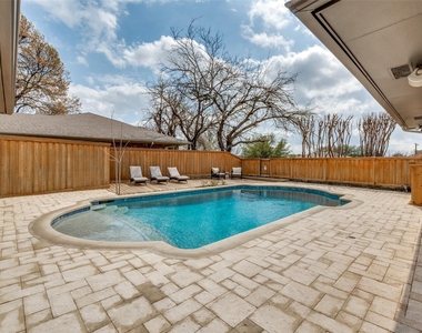 9406 Arborhill Drive - Photo Thumbnail 5