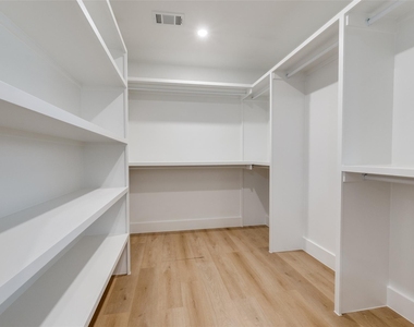 9406 Arborhill Drive - Photo Thumbnail 10