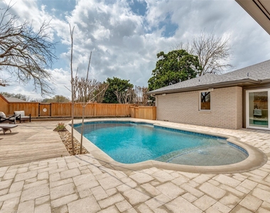 9406 Arborhill Drive - Photo Thumbnail 6