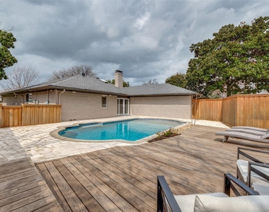 9406 Arborhill Drive - Photo Thumbnail 2