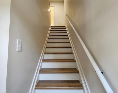 315 Hamilton Drive - Photo Thumbnail 11