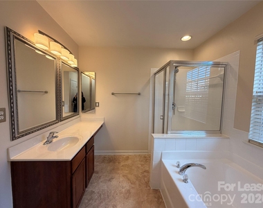 11911 Royal Castle Court - Photo Thumbnail 8