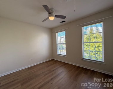 11911 Royal Castle Court - Photo Thumbnail 10