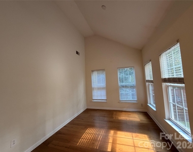 11911 Royal Castle Court - Photo Thumbnail 5