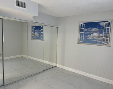 2830 Somerset Drive - Photo Thumbnail 13
