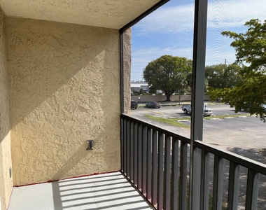 2830 Somerset Drive - Photo Thumbnail 14