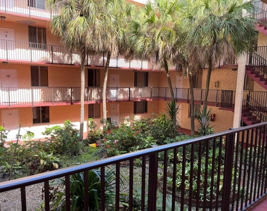 2830 Somerset Drive - Photo Thumbnail 16