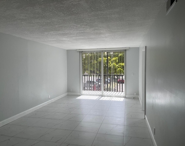2830 Somerset Drive - Photo Thumbnail 6