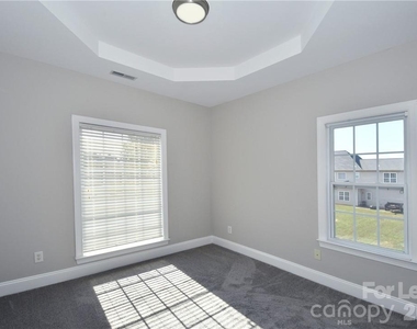 603 Lexington Drive - Photo Thumbnail 3