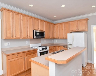 603 Lexington Drive - Photo Thumbnail 13