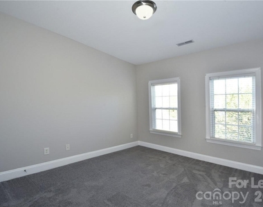 603 Lexington Drive - Photo Thumbnail 5