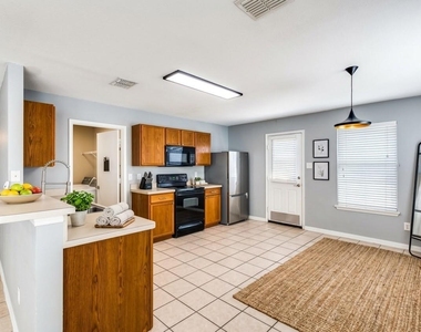 1409 Ash Street - Photo Thumbnail 8