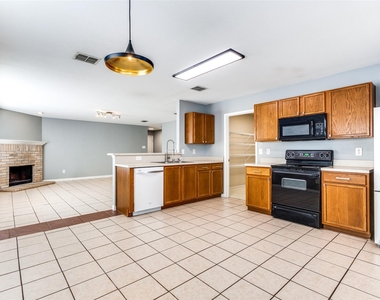 1409 Ash Street - Photo Thumbnail 11
