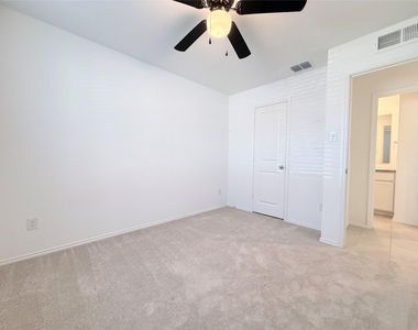 1717 Round House Lane - Photo Thumbnail 19