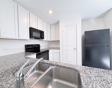 1717 Round House Lane - Photo Thumbnail 9