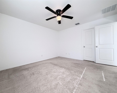 1717 Round House Lane - Photo Thumbnail 11