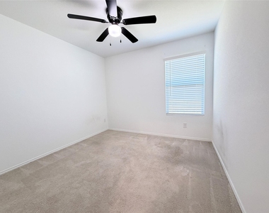1717 Round House Lane - Photo Thumbnail 16