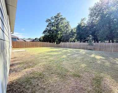 1717 Round House Lane - Photo Thumbnail 25