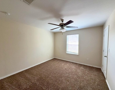 721 E College Street - Photo Thumbnail 8