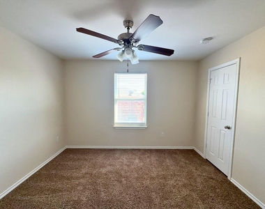 721 E College Street - Photo Thumbnail 4