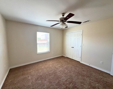 721 E College Street - Photo Thumbnail 11