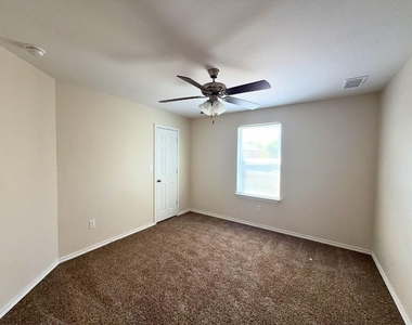 721 E College Street - Photo Thumbnail 6