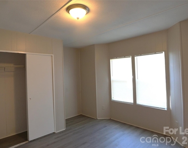 2689 Robinson Road - Photo Thumbnail 9