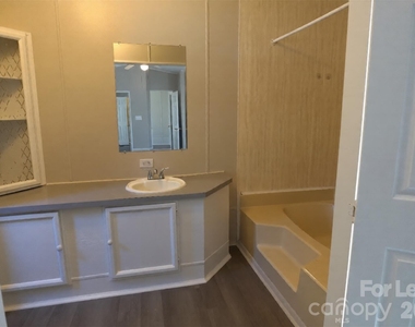 2689 Robinson Road - Photo Thumbnail 5