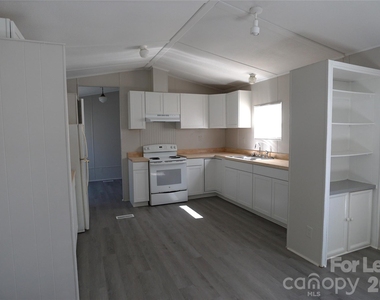 2689 Robinson Road - Photo Thumbnail 3