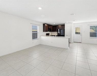 1380 Beach Drive - Photo Thumbnail 3