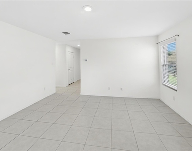 1380 Beach Drive - Photo Thumbnail 4