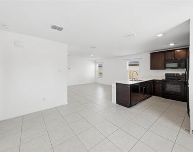 1380 Beach Drive - Photo Thumbnail 8