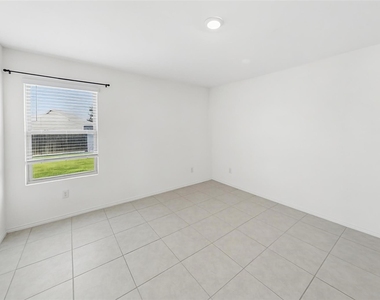 1380 Beach Drive - Photo Thumbnail 11