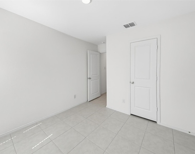 1380 Beach Drive - Photo Thumbnail 17
