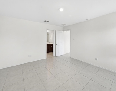 1380 Beach Drive - Photo Thumbnail 12