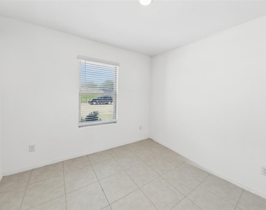 1380 Beach Drive - Photo Thumbnail 15
