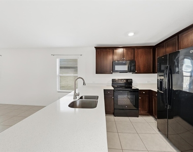 1380 Beach Drive - Photo Thumbnail 9