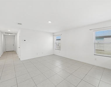 1380 Beach Drive - Photo Thumbnail 2