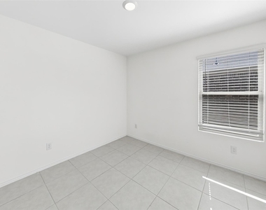 1380 Beach Drive - Photo Thumbnail 18