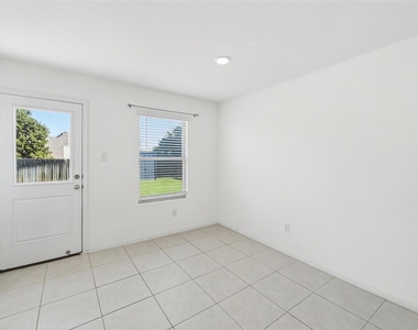 1380 Beach Drive - Photo Thumbnail 7
